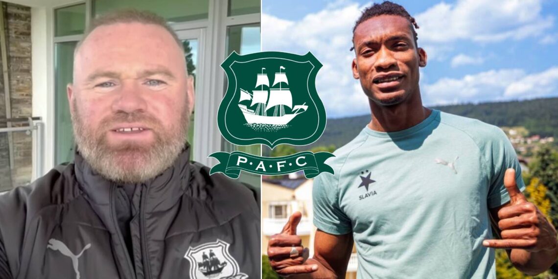 Wayne Rooney a Muhamed Tijani