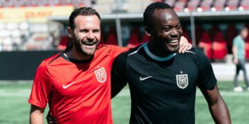 Juan Mata a Michael Essien
