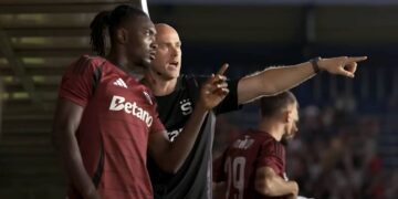 Victor Olatunji a Jens Askou