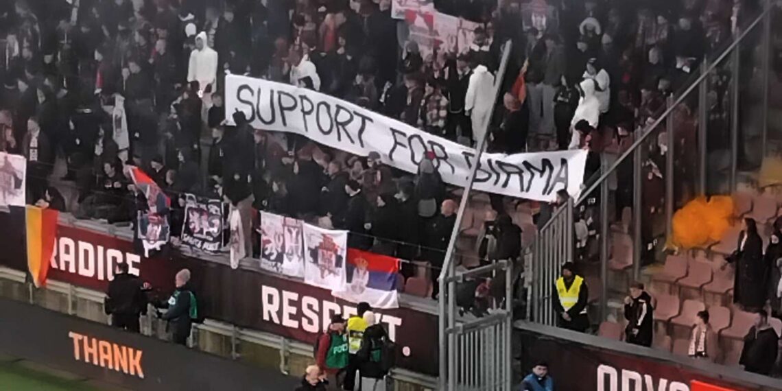Podpora fanoušků Sparty Veljku Birmančevičovi