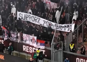 Podpora fanoušků Sparty Veljku Birmančevičovi