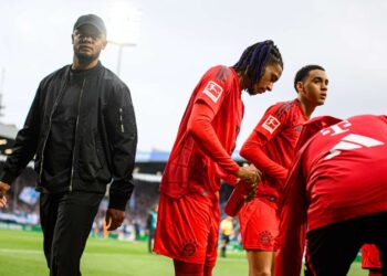 Vincent Kompany a hráči Bayernu Mnichov