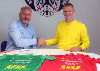 Lukáš Urbanec s ředitelem klubu Tomášem Linhartem