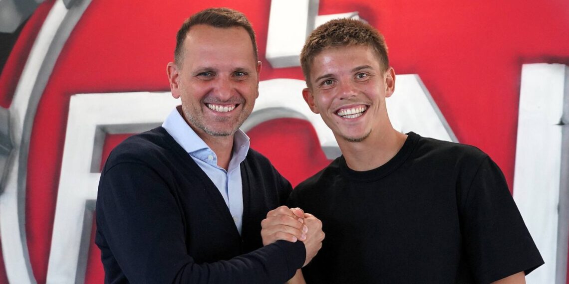 Finn Ole Becker