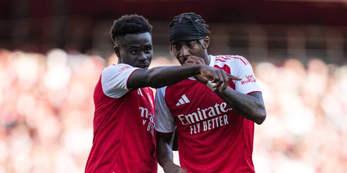 Bukayo Saka a Noni Madueke