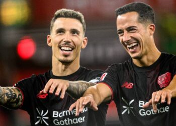 Alejandro Grimaldo a Lucas Vázquez