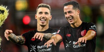 Alejandro Grimaldo a Lucas Vázquez