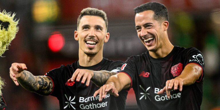 Alejandro Grimaldo a Lucas Vázquez