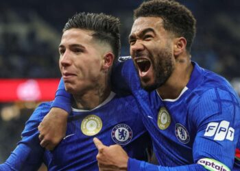 Enzo Fernández a Reece James