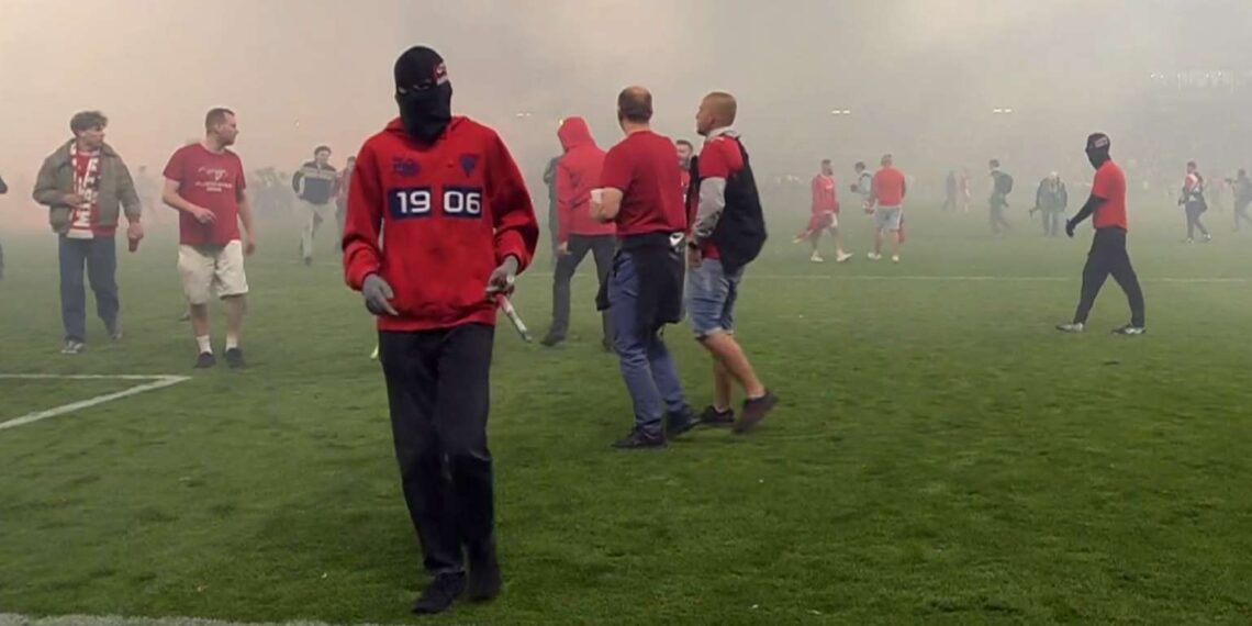 Fanoušci Slavie v derby