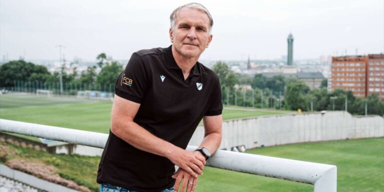 Roman Skuhravý